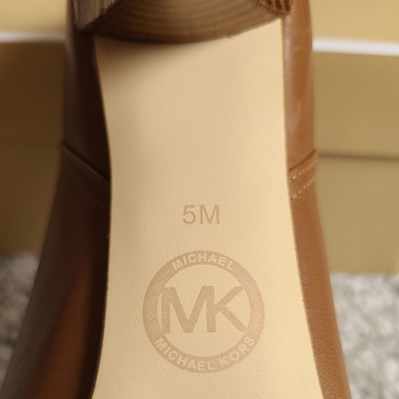 Micheal Kors sz5 brown leather bootie - Picture 4 of 4